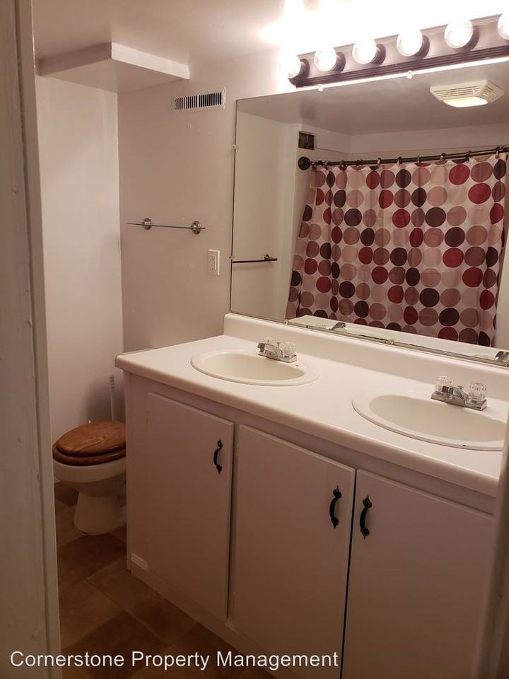 208 Lakeview St - Photo 3 of 5