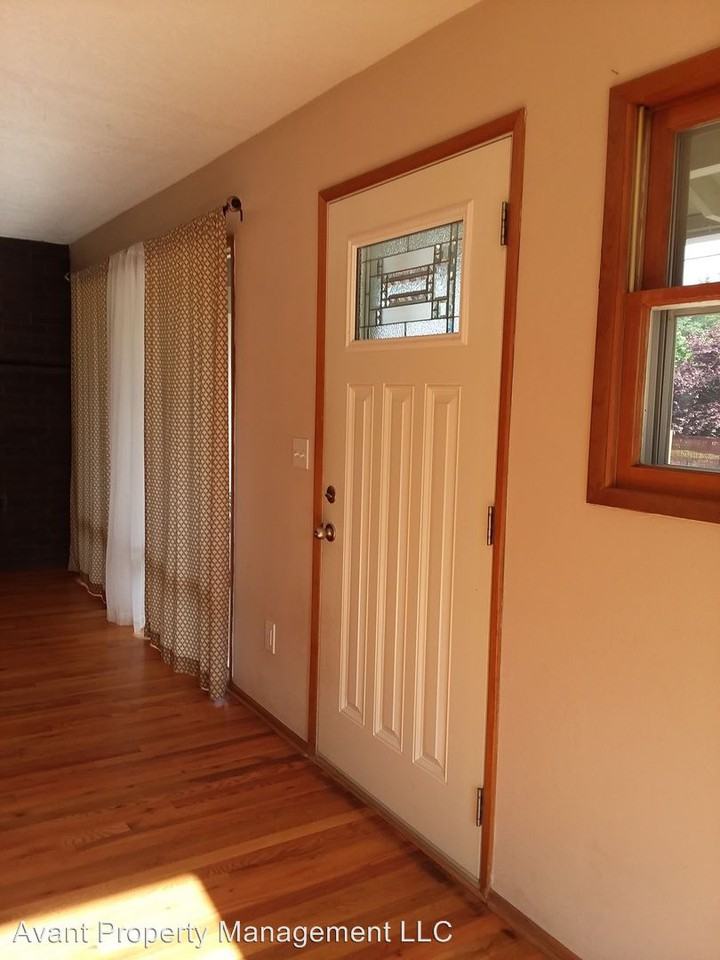 10521 SE Schiller St - Photo 3 of 11