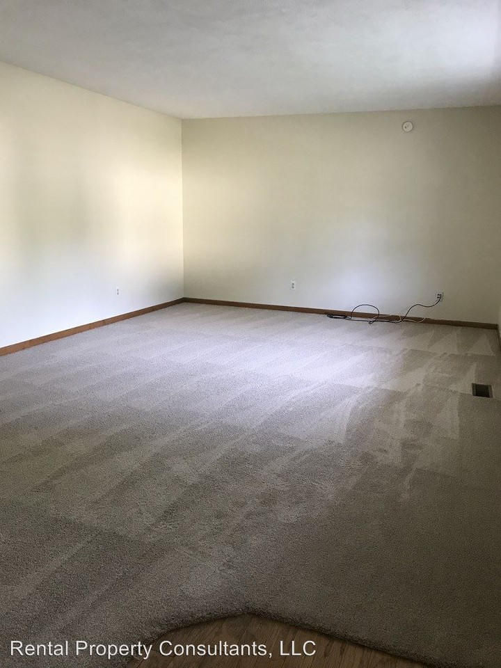 4122 Chasseral Dr NW - Photo 3 of 11