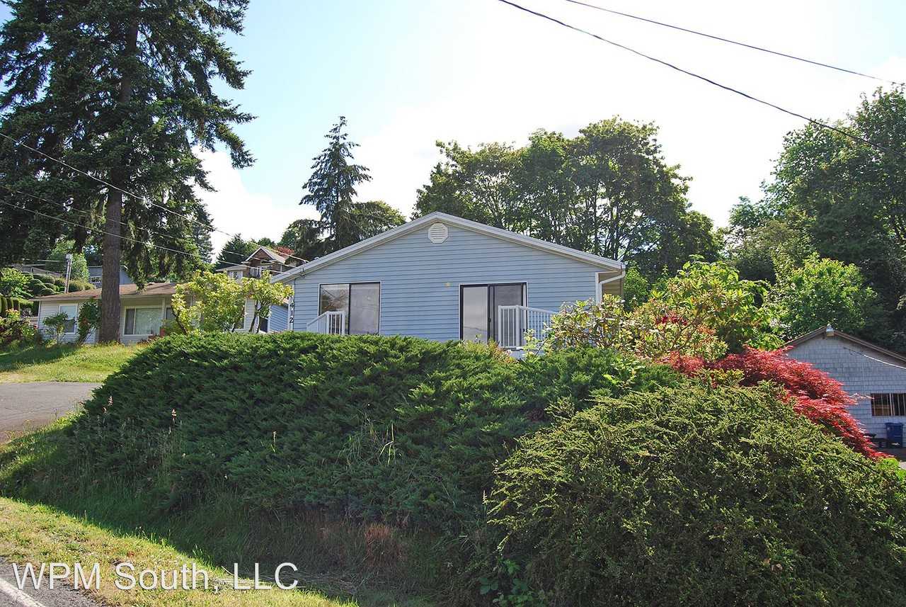 412 Alvord Ave N - Photo 3 of 36