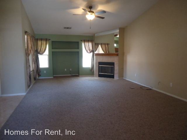 1300 Greenfield St - Photo 2 of 16