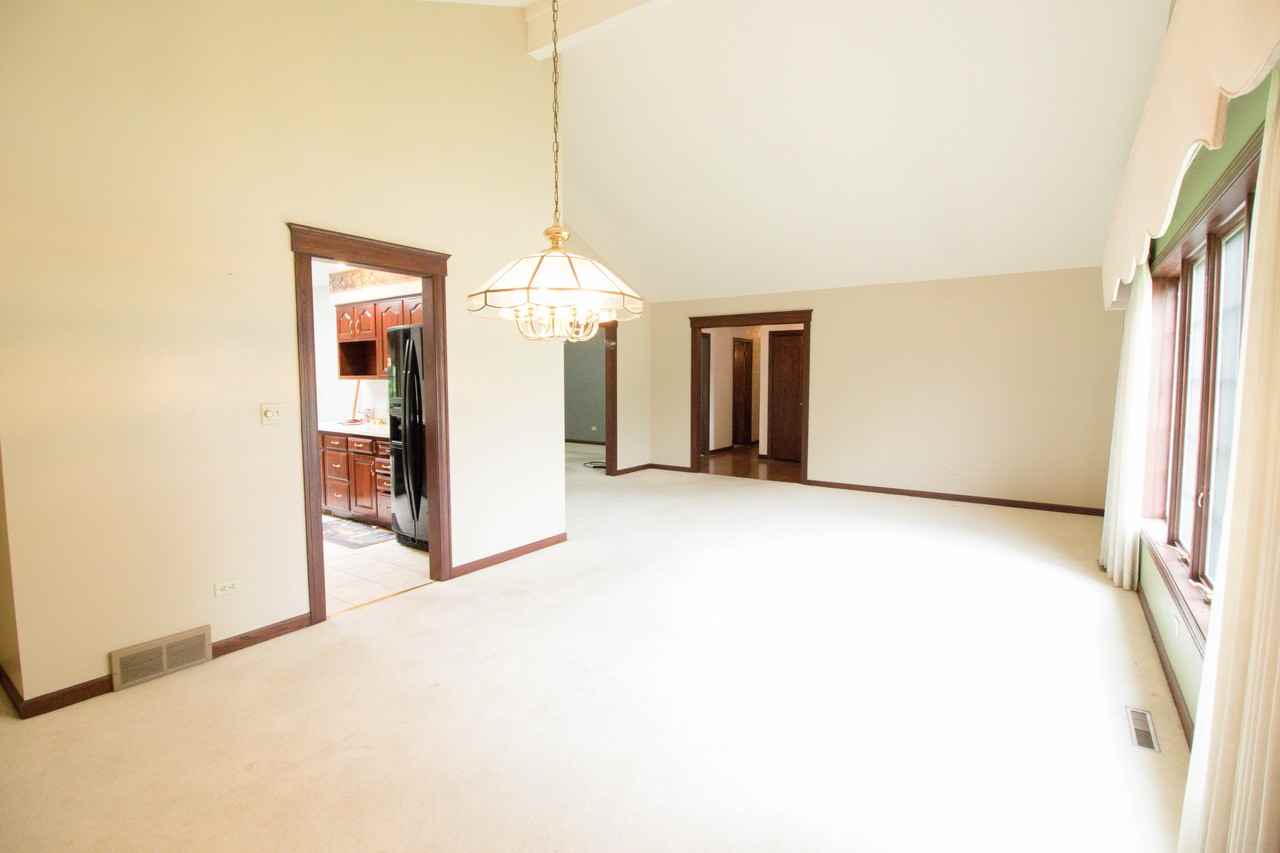 230 Arthur Dr - Photo 3 of 13