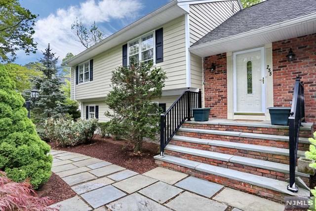 255 Gregory Rd - Photo 2 of 25