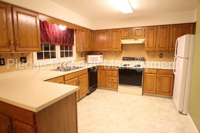 607 Fieldstone Ct - Photo 3 of 18