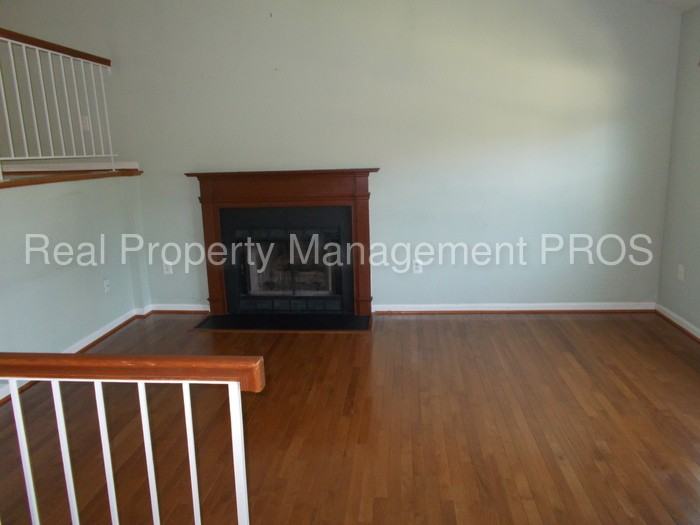 6123 Plainville Ln - Photo 2 of 19