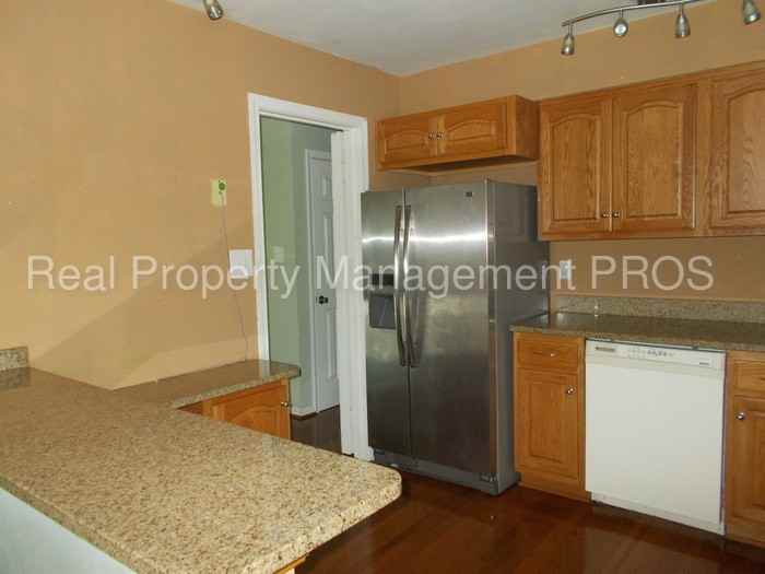 6123 Plainville Ln - Photo 3 of 19