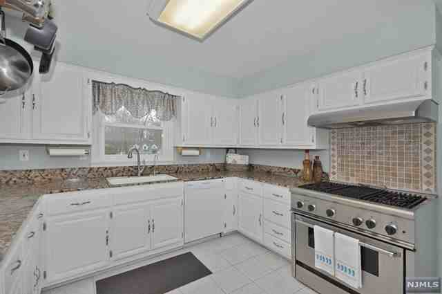 60 Danebury Downs - Photo 3 of 24