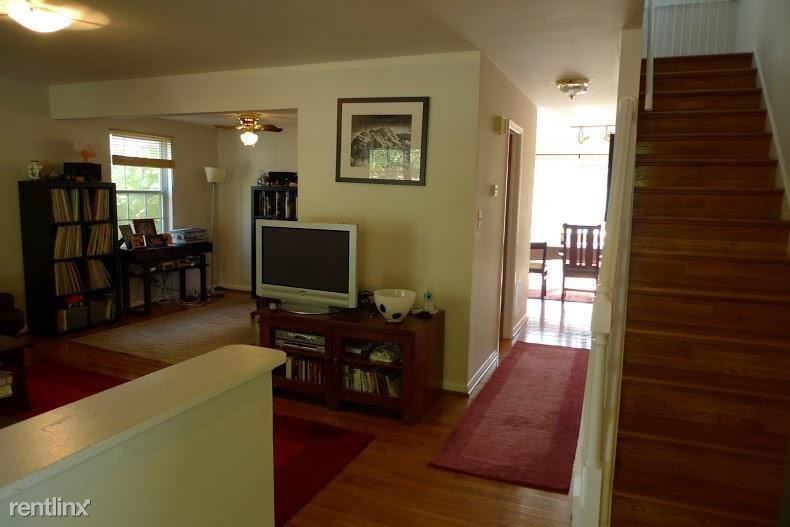 5616 8th St N - Photo 2 of 5
