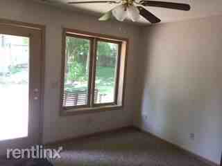 314 S College St - Photo 2 of 10