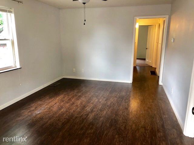 220 E Mechanic St - Photo 2 of 13