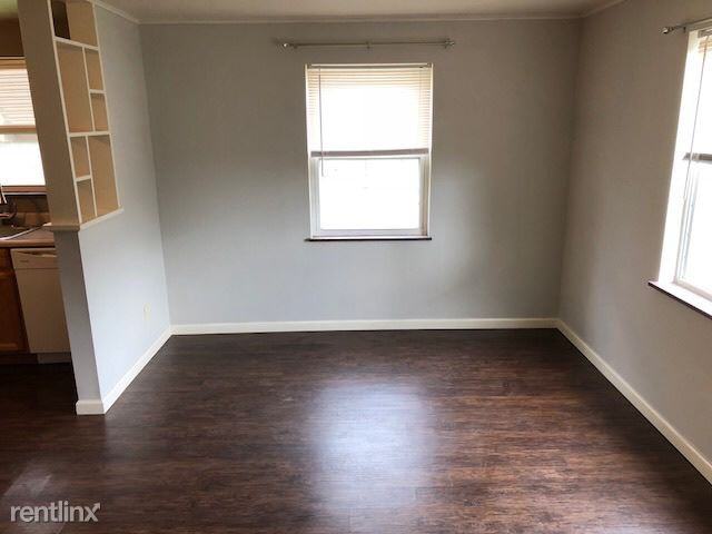 220 E Mechanic St - Photo 3 of 13