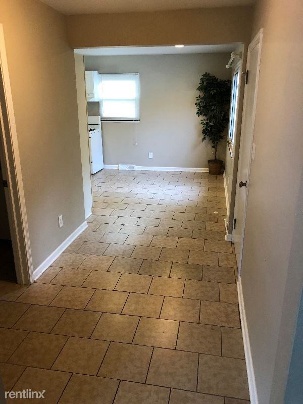 106 S Pershing Ave - Photo 3 of 10