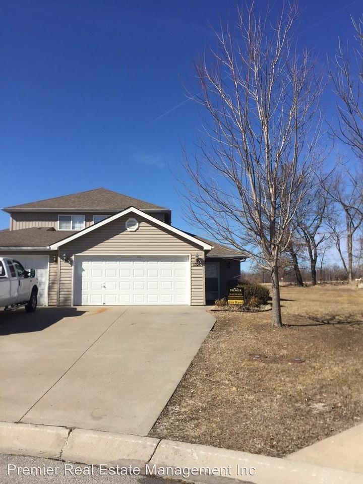 1320 NW Willow Drive - Photo 2 of 14