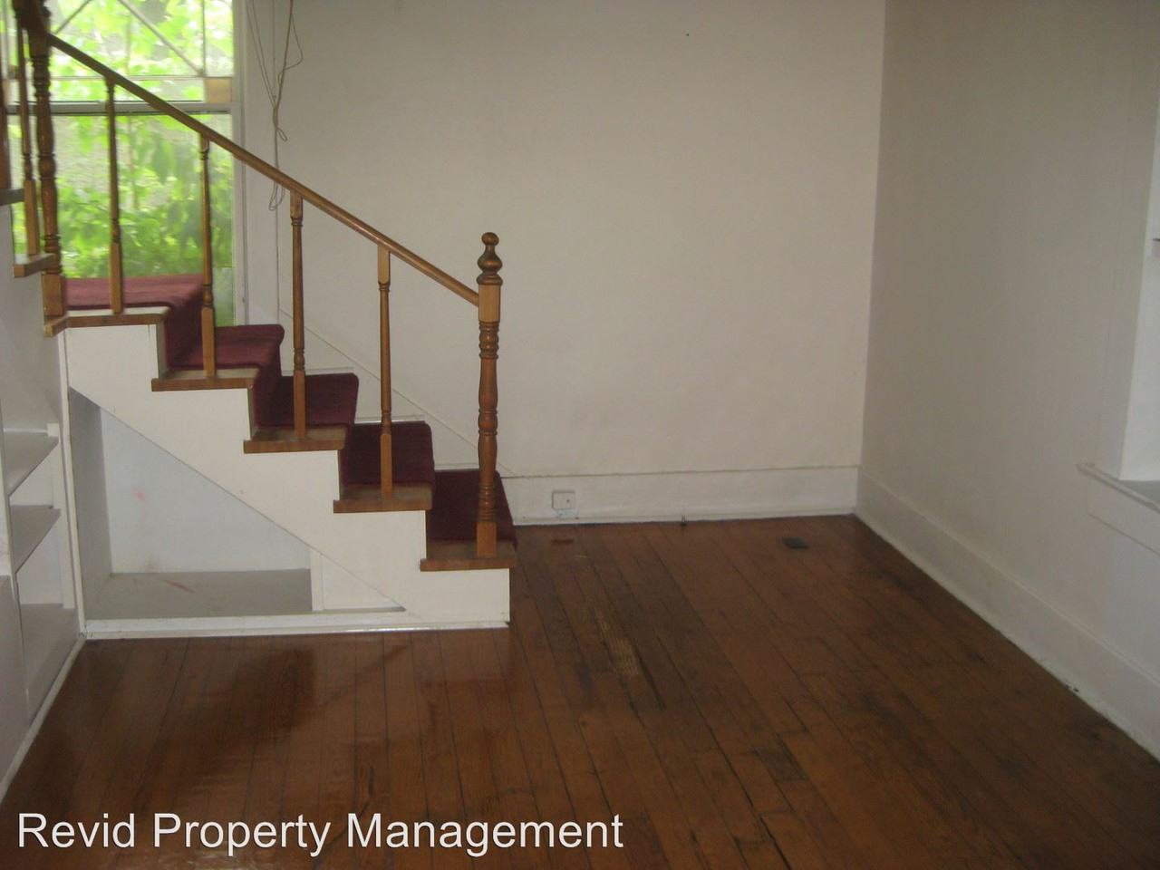 1960 Court Ave - Photo 2 of 3