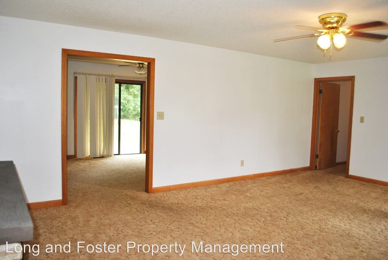 127 Nancy Dr - Photo 3 of 8