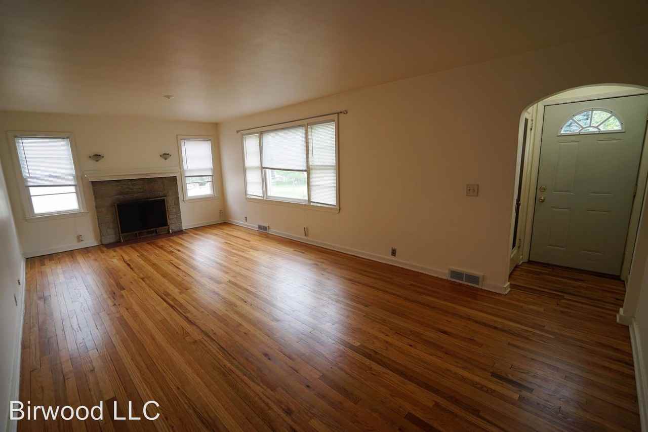 1514 Mendota St - Photo 2 of 19