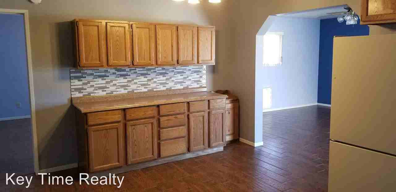 3353 McCormick Blvd - Photo 3 of 15