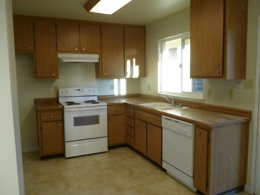 19110 Benedict Dr - Photo 2 of 7