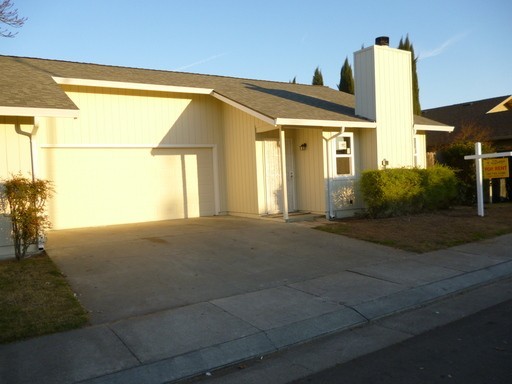 19110 Benedict Dr - Photo 3 of 7