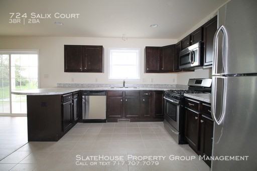 724 Salix Court - Photo 2 of 14