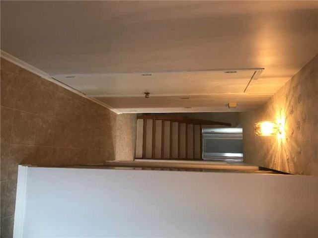 2 Hoddle Crescent - Photo 2 of 10