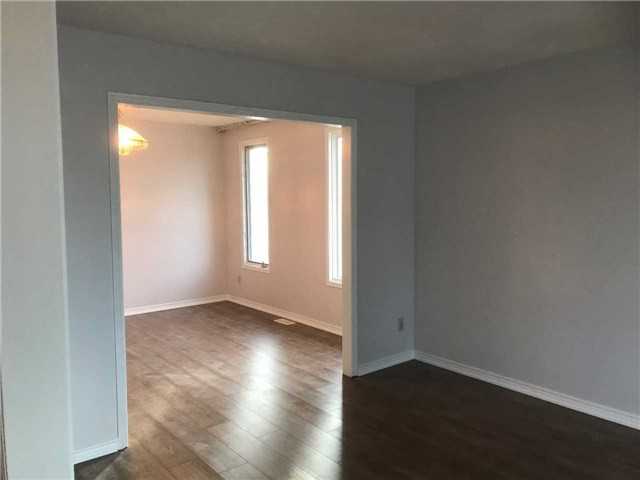 2 Hoddle Crescent - Photo 3 of 10