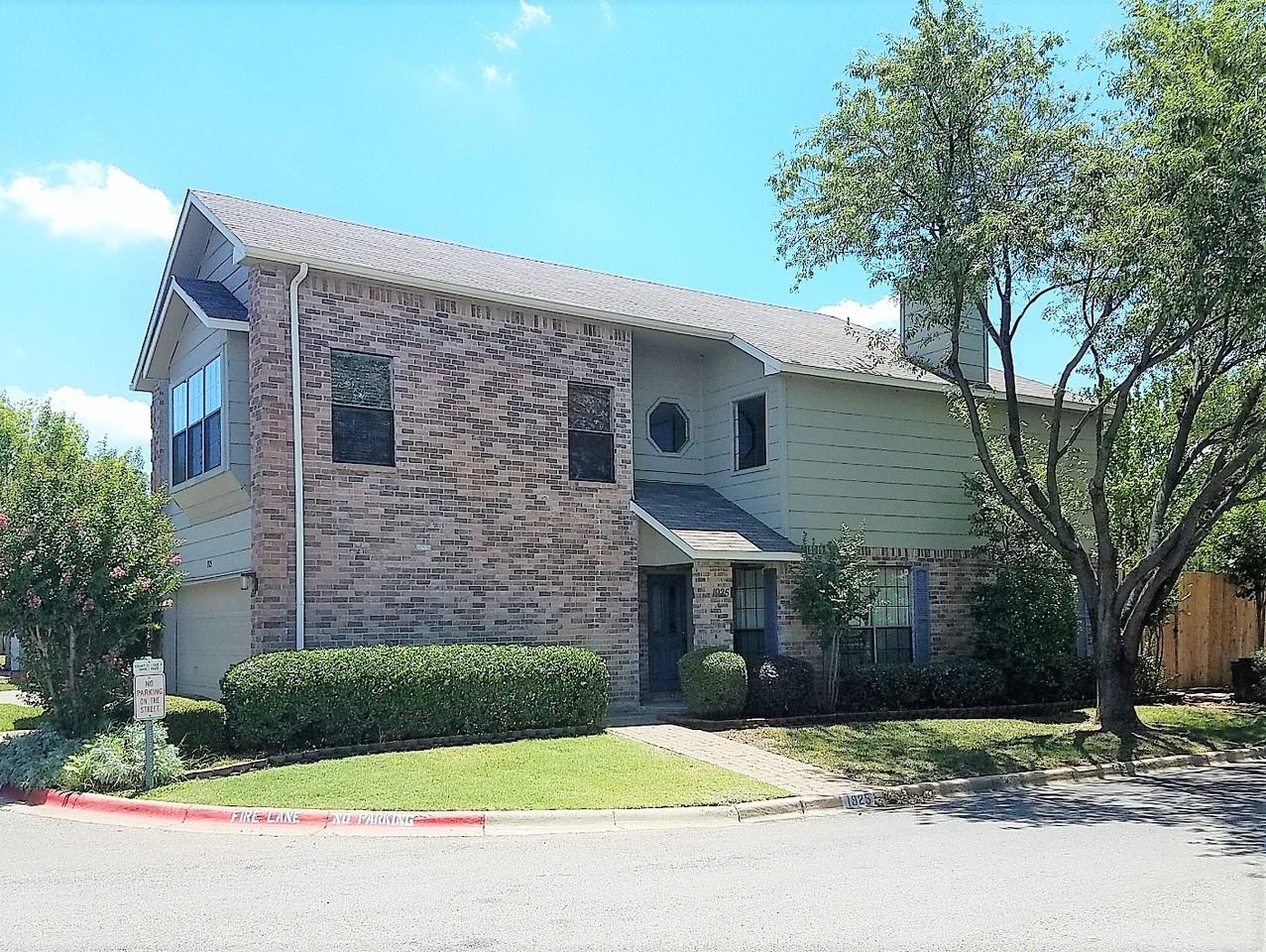 1925 Maplewood Trail - Photo 2 of 24