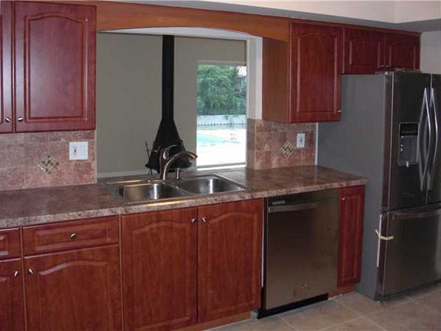 1102 SW 26th Ave - Photo 3 of 16