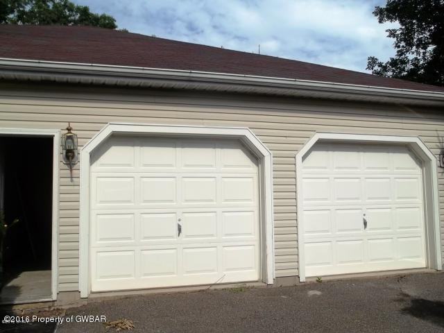376 Goshen Ave - Photo 3 of 33
