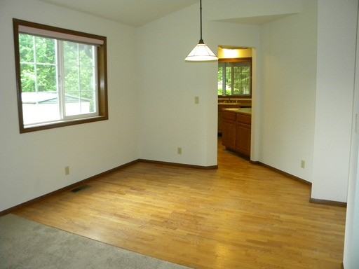 27550 Baywood Dr NE - Photo 3 of 18