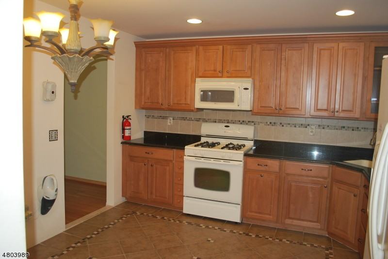 3 Jefferson Ct - Photo 3 of 18