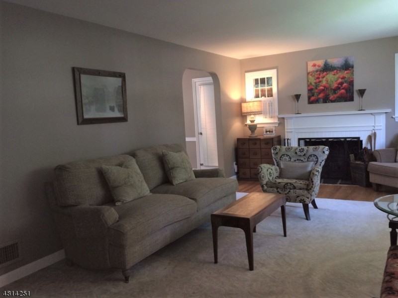 309 Seneca Pl - Photo 2 of 14