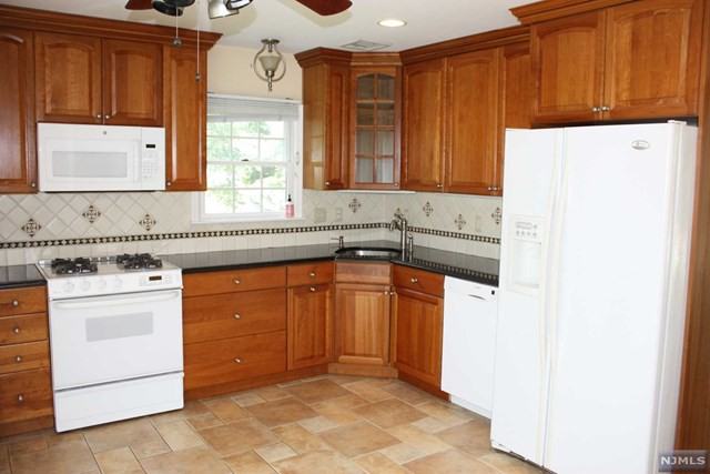 2 Meadow Ct - Photo 2 of 14