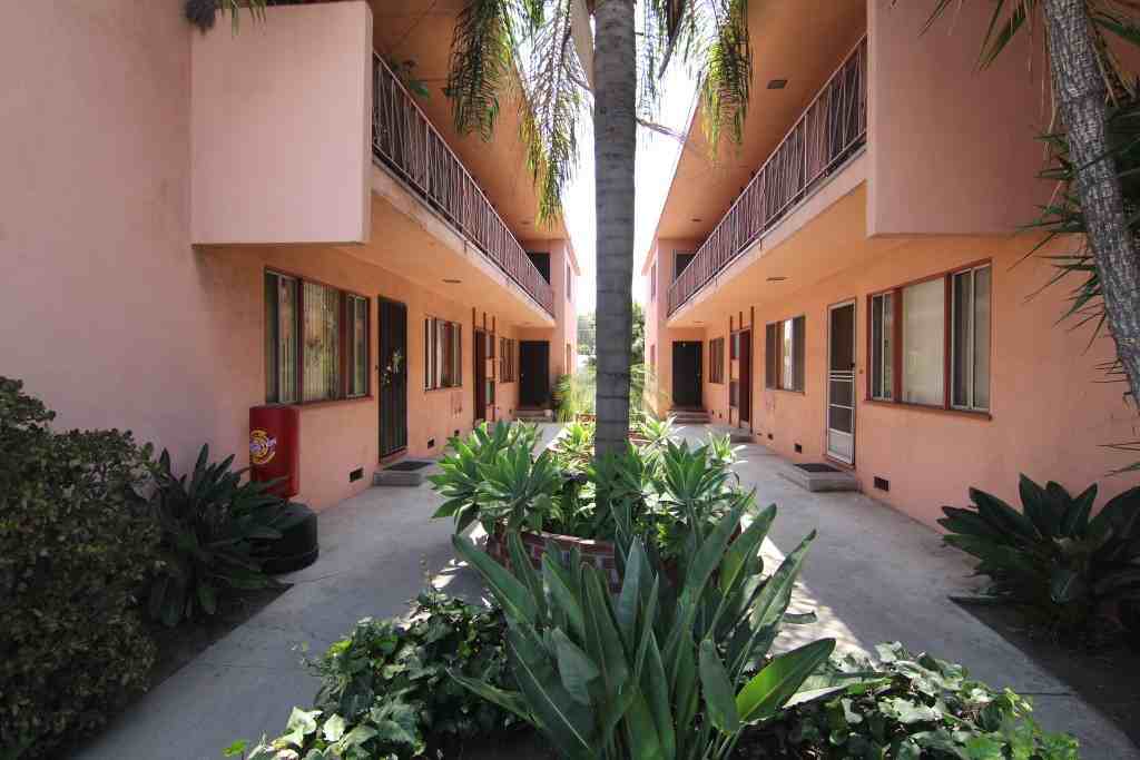 1742 S Robertson Blvd - Photo 2 of 20