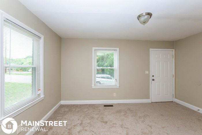 533 Chicago Ave - Photo 2 of 15