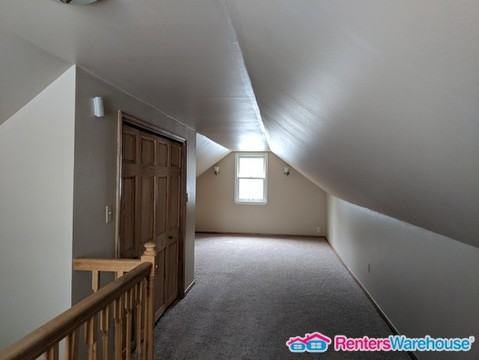 325 Bernard St E - Photo 2 of 15