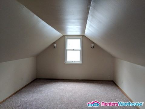 325 Bernard St E - Photo 3 of 15