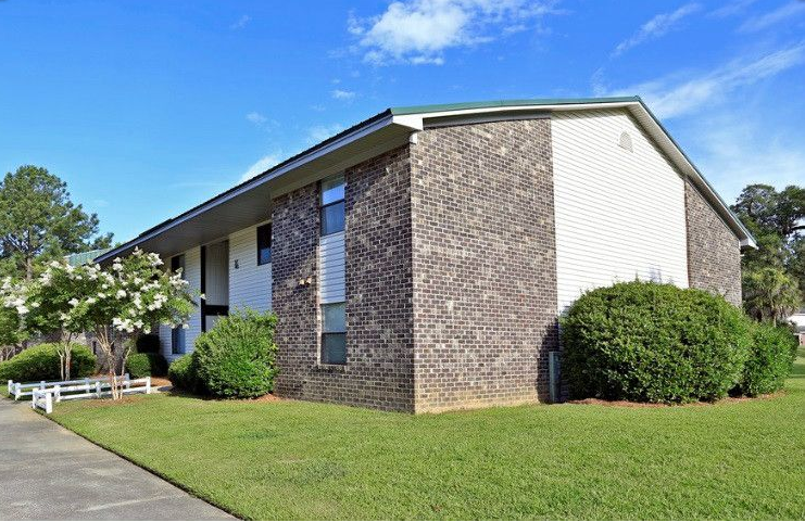 Brackenbrook Apartments - Photo 3 of 24