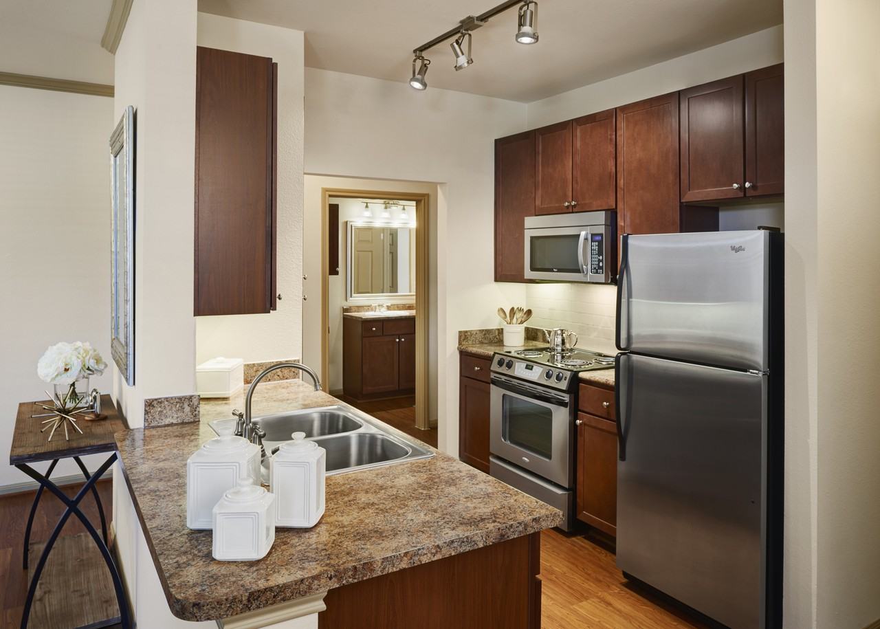 Camden Royal Oaks I - Photo 3 of 47