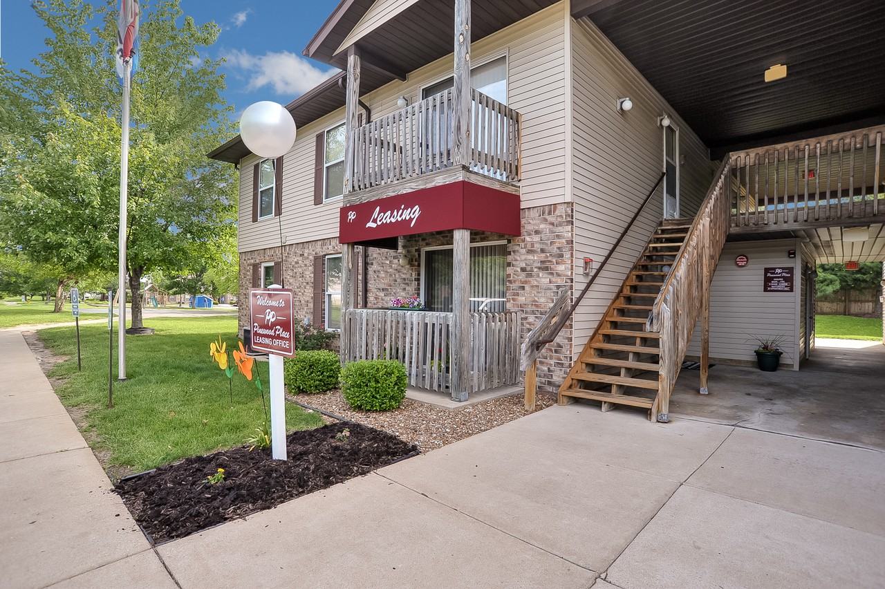 Pinewood Place Apartments - Photo 2 of 4