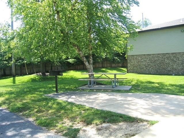 Pinewood Place Apartments - Photo 3 of 4