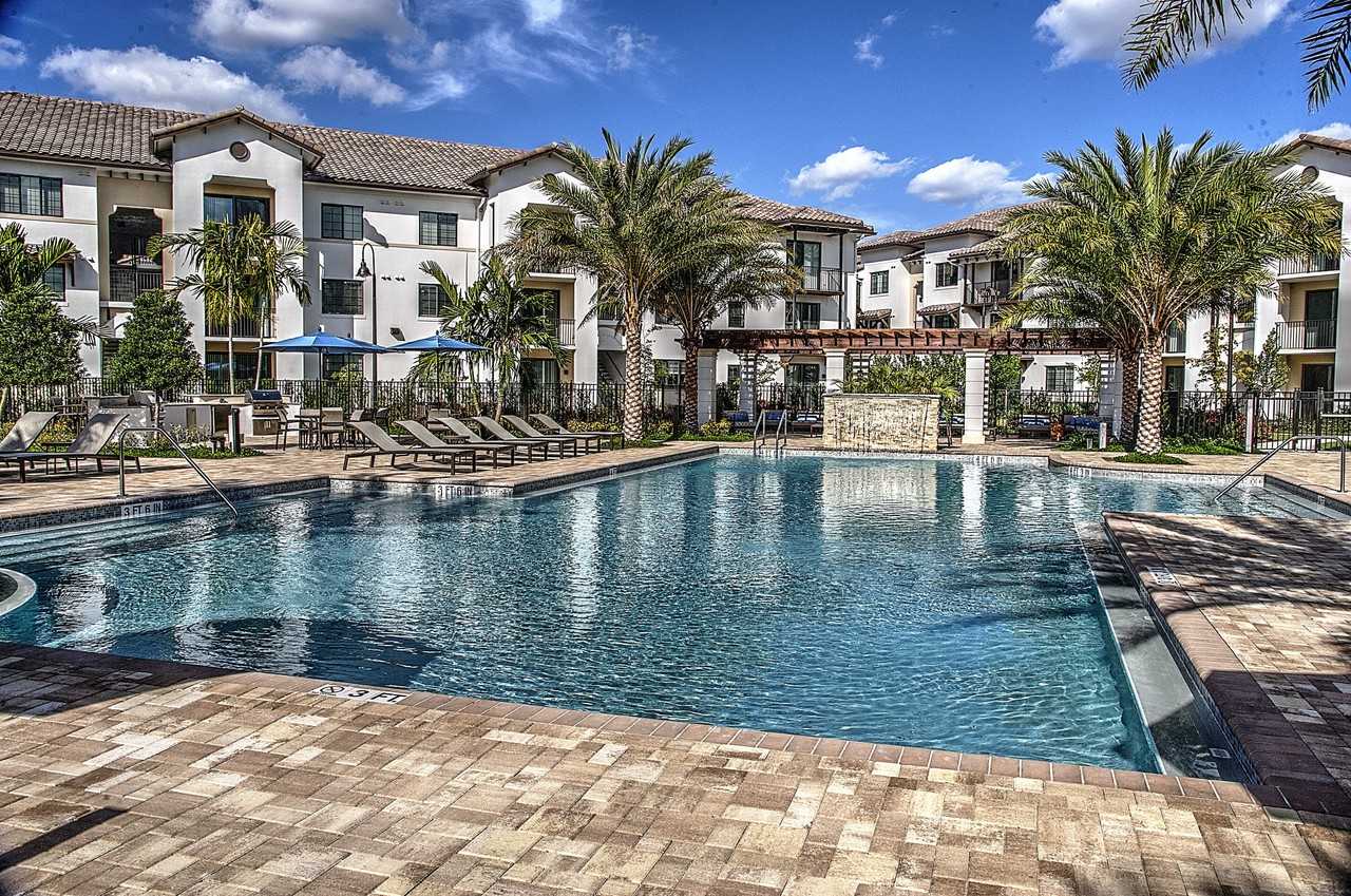 Azura - Photo 2 of 19