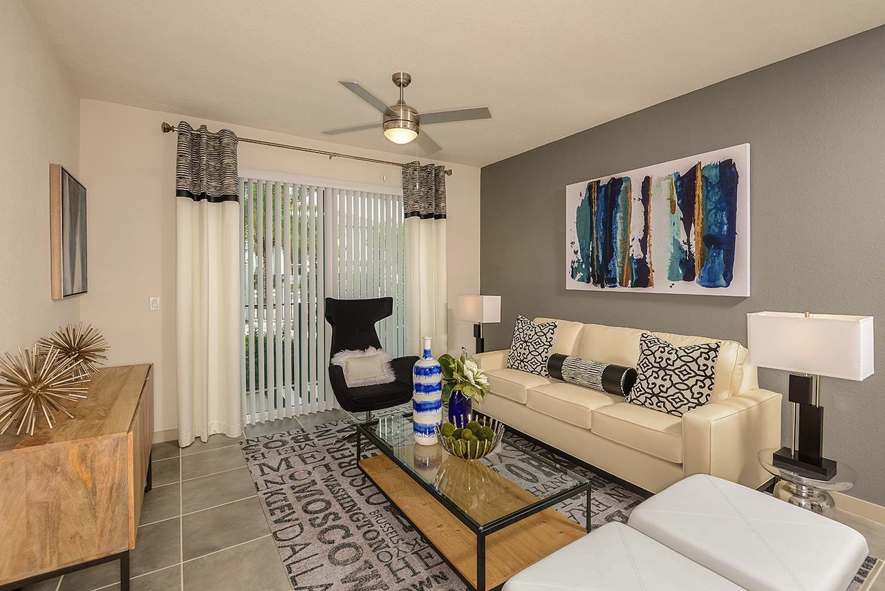 Azura - Photo 3 of 19