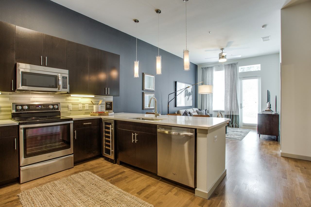 Stella - Photo 4 of 50