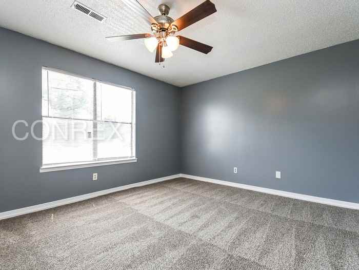 732 Spring St - Photo 2 of 8