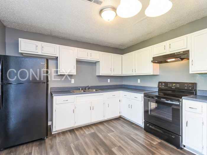 732 Spring St - Photo 3 of 8
