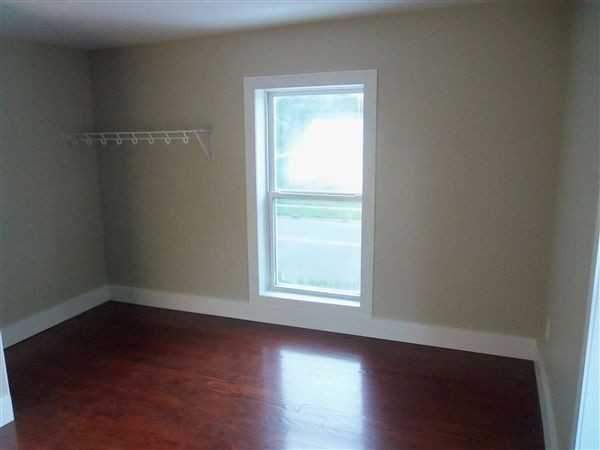 410 11th St - Photo 3 of 14