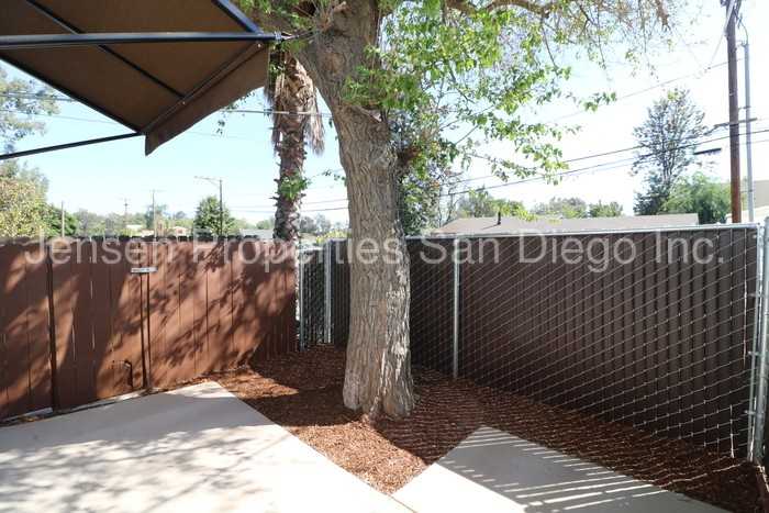 324 7th St - Photo 2 of 7