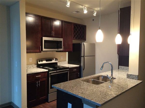 Bella Vista Apartments - Photo 2 of 7