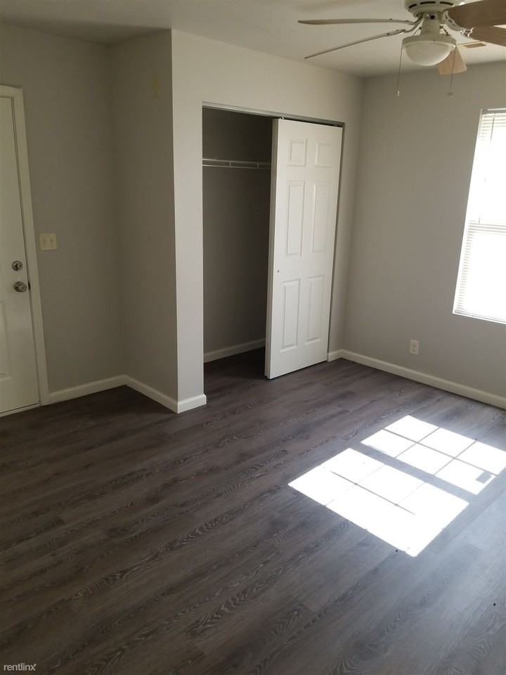 1016 Park St - Photo 2 of 9